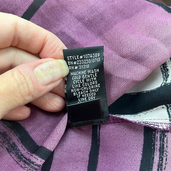 BCX NWT Three quarter sleeve sheer printed blouse in Bordeaux/blush Size M - Picture 8 of 8